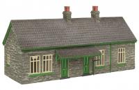 44-0194G Bachmann Scenecraft Station Cottages Green